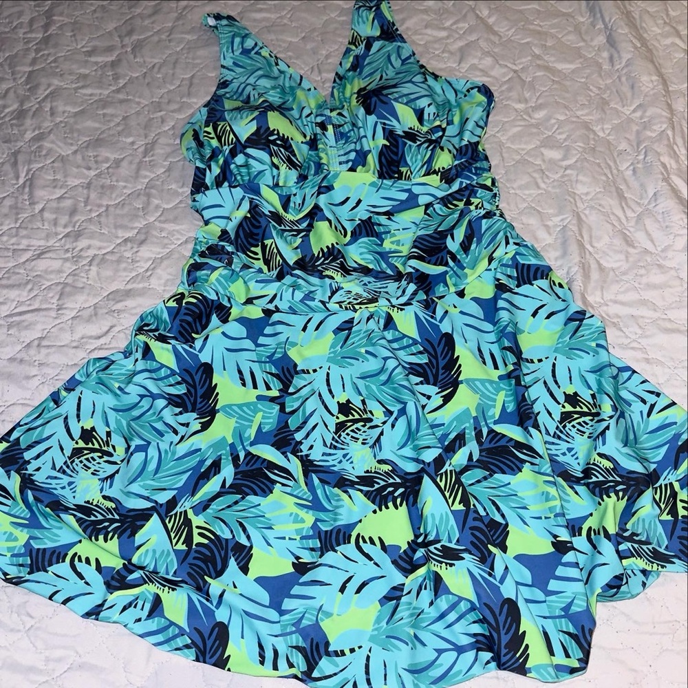 NWOT tropical women’s swimsuit dress 2XL